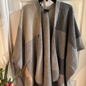 Fits Brand Dark Gray, Light Gray & Cream Women's Patchwork Patterned Poncho, OS